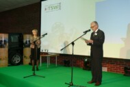 Anna Kurek - dyrektor TSW, oraz prof. Franciszek Adamicki - dyrektor Instytutu Ogrodnictwa w Skierniewicach, podcza uroczystego otwarcia targów TSW 2014