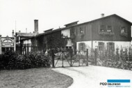 Brama rolniczej stacji badawczej w pierwszych latach badań w Limburgerhof