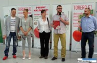 Otwarcie spotkania w gospodarstwie państwa Borowiaków ( z lewej), w środku dr Katarzyna Tykarska-Duchovska, obok Paweł Skrzynecki oraz Leszek Kołtun z firmy Monsanto