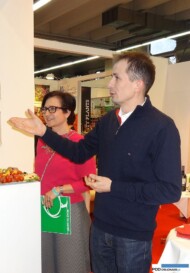 Agnieszka Żukowska, prezes APZ i Wojciech Wróblewski, prezes ZSzP podczas briefingu z zagranicznymi dziennikarzami__polskie narodowe stoisko_IPM Essen 2016