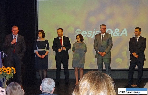Konferencja prasowa firmy Syngenta Polska - od lewej Marek Łuczak (prezes zarządu), Anna Bobińska , Dariusz Sip, Dorota Mazurek, Adam Ciaś oraz Tomasz Górski