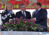 Grażyna Królik, prezydent Bronisław Komorowski i Bogdan Królik_odmiana tulipana 'Bronislaw Komorowski'_Miedzynarodowe Targi Tulipanow_Chrzypsko Wielkie 2016