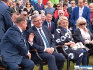 Chrzypsko Wielkie_Uroczystość otwarcia Międzynarodowych Targów Tulipanów w Chrzypsku Wielkim, z udziałem Bronisława Komorowskiego (z lewej Bogdan Królik, z prawej - Grażyna Królik)