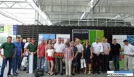 Organizatorzy i uczestnicy spotkania w Głuchowie, w gospodarstwie Damiana i Pawła Chrzanów