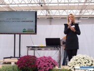 Danuta Wardencka prowadziła seminarium podczas chryzantemowych Dni Otwartych firmy K. Pychyński, która w 2016 roku obchodzila 30-lecie