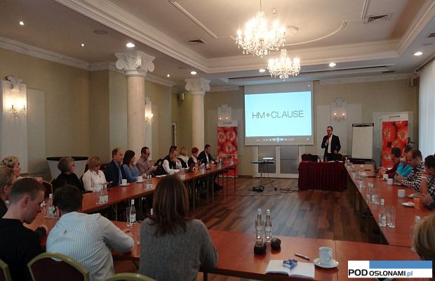 Spotkanie firmy HM.Clause z dystrybutorami prowadził dyrektor polskiego oddziału - Michał Taraska