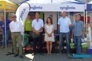 Gospodarze Dnia Papryki Ewelina i Łukasz Jankowscy w towarzystwie przedstawicieli firmy Syngenta - z lewej Łukasz Parzych, z prawej Mikołaj Doroszewicz obok niego Rafał Żmuda