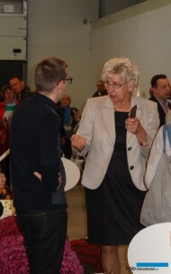 Maria Andruszkiewicz w kuluarowych rozmowach_Chryzantemowe Dni Otwarte firmy Zlocien 2017_Miroslawice