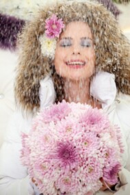 Modne tej zimy połączenia bieli z zieleniami i pudrowymi różami