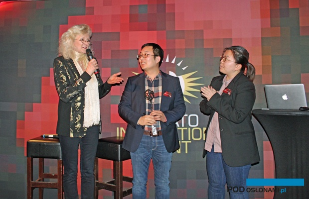 Meiny Prins, dyrektor firmy Priva (z lewej), uzasadniając przyznanie Tomato Inspiration Award chińskiej firmie Haisheng Group podkreślała, że od początku działalności przedsiębiorstwo szkoli swoich pracowników u największych producentów pomidorów i inwestuje w zaawansowane technologie