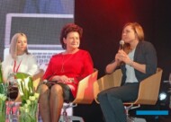 W panelu dyskusyjnym uczestniczyły kobiety sukcesu z rejonu Kalisza - z prawej Alicja Tchórz (pływaczka, dwukrotna wicemistrzyni Europy), Anna Chenczke (współwłaścicielka gospodarstwa szklarniowego i Hotelu Kristoff), Anna Wrzodak (makijażystka pracujca m.in. z gwiazdami polskiej estrady)