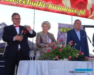 Ceremonia "chrztu" odmiany 'Irena Szewinska' podczas MTT 2018 (od lewej: Bogdan i Grażyna Krolik oraz Andrzej Krasnicki - prezes PKOl