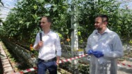 Na temat uprawy informacji udzielał Krzysztof Zdunek (z lewej), obok Mateusz Janas z firmy Enza Zaden