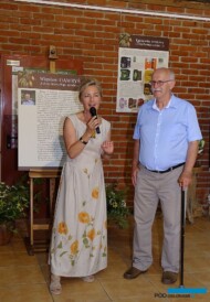 Hanna Grzeszczak-Nowak i dr Wiesław Gawryś (z OB w Powsinie) - otwarcie wystawy cennych opakowań czekolady, których jest on kolekcjonerem