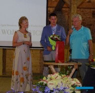 Hanna Grzeszczak-Nowak, Tomasz Dymny (starszy specjalista z Arboretum w Wojsławicach) oraz Stanisław Stefanko - b. dyr. Oddz. Terenowego ANR we Wrocławiu, który w 2005 r. zadecydował o przekazaniu arboretum 54 ha gruntów rolnych