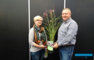 Małgorzata i Artur Majowie prezentują miskant chiński (Miscanthus sinensis) 'Boucle' wyróżniony srebrnym medalem targów GrootGroenPlus 2018, fot. A. Cecot