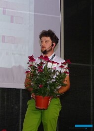 Aleksander Michalik podczas prezentacji na temat bylin _Dni Otwarte Vitroflory 2019