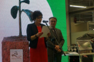 Dyrektor Instytutu Ogrodnictwa w Skierniewicach, dr hab. Dorota Konopacka, prof. IO oraz dyrektor TSW Jacek Kłudka podczas uroczystości ogłoszenie laureatów nagrody im. Prof. Szczepana Pieniążka 2020 r.