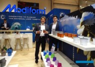 Krzysztof Banaś z synem Antonim na ekspozycji firmy Modiform_IPM Essen 2020