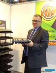 Janusz Dolata z przedsiębiorstwa JRK prezentuje nową paletę wielodoniczkową_Gardenia 2020