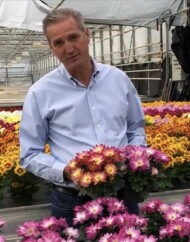 Jeroen de Kuijer prezentuje odmianę 'Suva' i jej nowy, pomarańczowy mutant, fot. A. Cecot (prt. scr.)