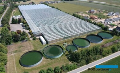 Gospodarstwo w Dachowej: szklarnie i tunel zblokowany, 2 parkingi, zbiorniki na wodę deszczową i zbiornik buforowy 