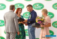 Państwo Nowaccy nagradzają pracowników - Otylię i Jarosława Kostysiaków