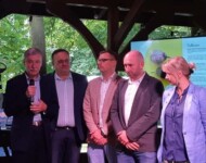 Witold Boguta (z lewej) - przewodniczący Komisji Zarządzającej Funduszu Promocji Owoców i Warzyw oraz przedstawiciele organizacji producentów warzyw, owoców i grzybów ozdobnych