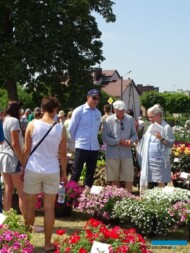 Dni Otwarte SyngentaFlowers_Kolbuszowa 2022_M-Gdula z klientami_fot.A-Cecot