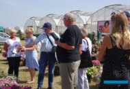 Dni Otwarte SyngentaFlowers_Kolbuszowa 2022_K-Szymanski z klientami_fot.A-Cecot