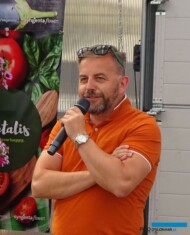 Karol Szymański z firmy ICL_Dzień Otwarty SyngentaFlowers_Łabiszyn-2022_fotA-Cecot