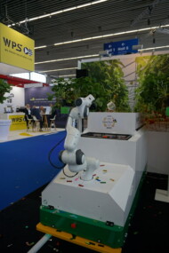 Berry - robot do zbioru truskawek