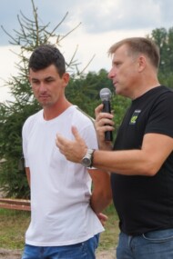 Piotr Pietrzak z firmy Enza Zaden (z prawej) wraz z gospodarzem spotkania