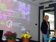 Dr Natalia Miler omówiła bydgoską hodowlę chryzantem_fot.A-Cecot