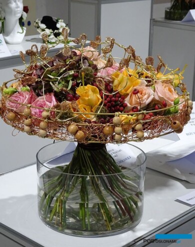 III miejsce w kategorii Bukiet dla Krolowej_MartaKondzielnik_KwiaciarniaDekor_Konkurs dla Kwiaciarn -2022_fot. A-Cecot