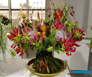Wyroznienie w kategorii Bukiet dla Krolowej_Agnieszka Piątek-Kujawa_Konkurs dla Kwiaciarn -2022_fot. A-Cecot