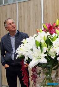 Tonny de Looff - współtwórca odmian z pełnokwiatowej grupy Roselily - na stoisku firmy Zabo Plant