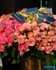 Róże z serii Dimension ze stoiska przedsiębiorstwa De Ruiter Innovations_IFTF-2022_fot-A-Cecot