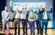 Migawka z gali finałowej konkursu IGOTY 2019 - właściciele polskiej szkółki CLEMATIS Źródło Dobrych Pnączy jako zwycięzcy w kategorii "Plants and Trees" (fot. AIPH)