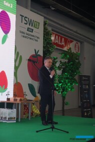 Dyrektor Oficyny Wydawniczej Oikos oraz dyrektor Targów Sadownictwa i Warzywnictwa (TSW) - Jacek Kłudka podczas uroczystego otwarcia targów