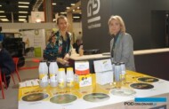O produktach ochrony biologicznej z oferty Royal Brinkman informacji udzielały Dominika Strzępa i Maria Bogdańska (fot. A. Wize)