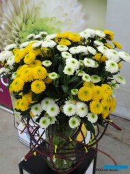 Chryzantemy Maverick White i Sunny w bukiecie_Floritec_2023_fot. A. Cecot