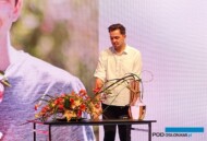 pokaz kompozycji mistrzów Międzynarodowych Mistrzostw Florystycznych Polski - K. Lutostanski_Gardenia 2023_fot. A. Cecot