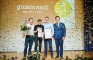Tytuł IGOTY 2024 i statuetkę Złotej Róży odebrali przedstawiciele brytyjskiej firmy Greenwood Plants (fot. AIPH)
