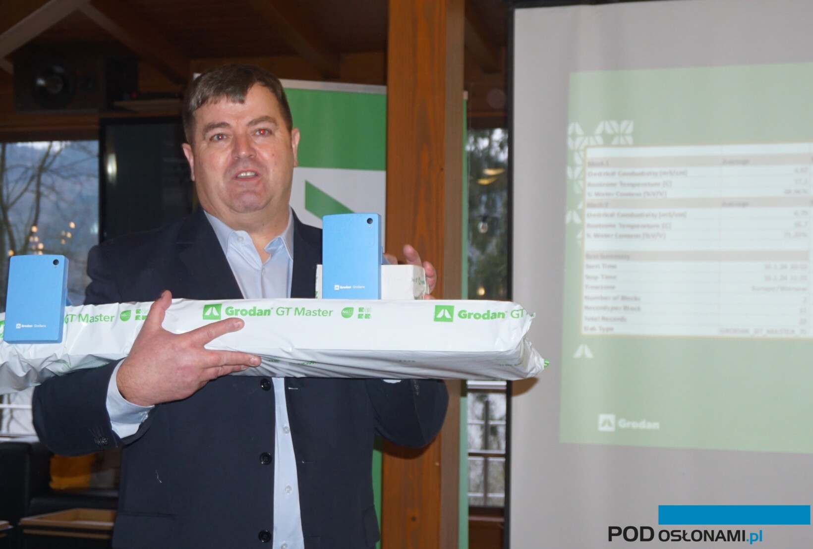 Cezary Chojecki z firmy Grodan podczas prezentacji systemu Nowy GroSens (fot. A. Wize)