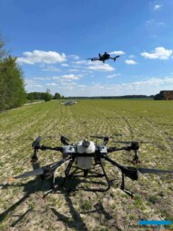 Drony ze zbiornikami z powłoką cieniującą gotowe do pracy (fot. Agrodrone)