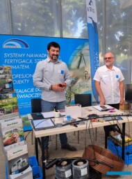 W "Strefie wystawcy" firmę Adviser reprezentowali jej właściciel Ryszard Łukowicz (z prawej) i Bartomiej Pawlak_Zywy Katalog 2024 w Trzesaczu_Vitroflora_fot. A-Mitoraj