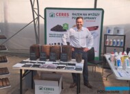 Maciej Radzanek na stoisku firmy Ceres_Zywy Katalog 2024 w Trzesaczu_Vitroflora_fot. A-Mitoraj