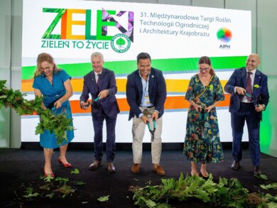 Zieleń to Życie_otwarcie_Joanna Filipczak (dyrektor targów), Andrzej Kujawa (prezes ZSzP), L. Capitanio (prezes AIPH), N. Dobrzyńska (MRiRW), M. Gołębiewski (SGGW)_fot. APZ