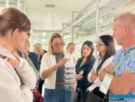 Anna Galant-Jakubowska_fitotron laboratorium firmy InFlora_wizyta uczestników 16. Ogólnopolskiej Konferencji Kultur In Vitro i Biotechnologii Roślin_URK_Krakow_fot. A-Cecot